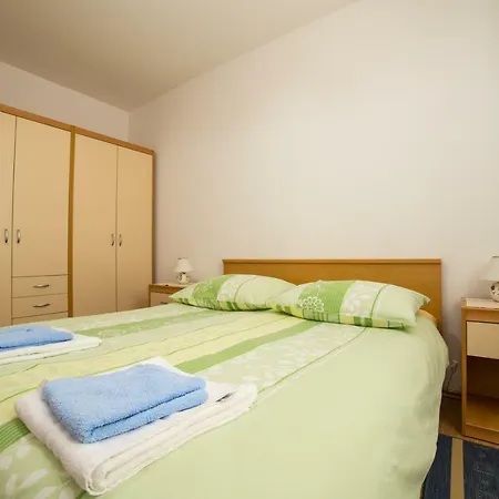 Apartment 公寓 *